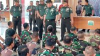 Pangdam V/Brawijaya tinjau seleksi calon siswa Secapa Reguler Gelombang II TA. 2024. (penrem083) - Pangdam V/Brawijaya Tinjau Seleksi Calon Siswa Secapa Reguler Gelombang II TA. 2024
