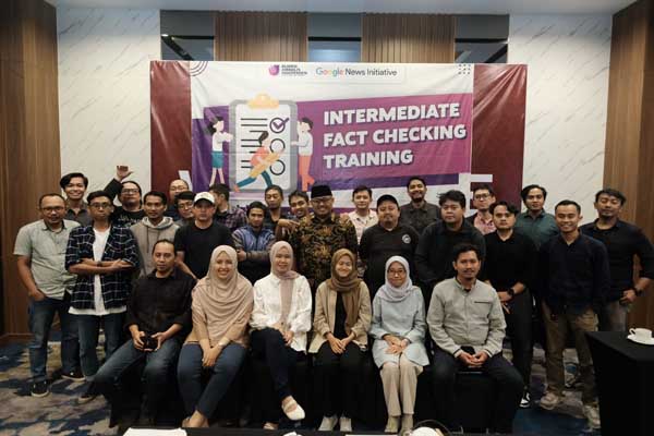 Para peserta pelatihan cek fakta oleh AJI Malang. (ist) - AJI Malang Gelar Pelatihan Cek Fakta untuk Jurnalis Malang Raya