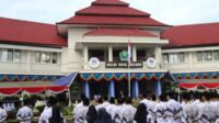 Pemkot Malang gelar upacara Hari Otonomi Daerah ke-28 di halaman Balaikota Malang. (mg1) - Memperingati Otonomi Daerah ke-28, Momentum Pemkot Malang Kelola SDA dan Lingkungan Berkelanjutan