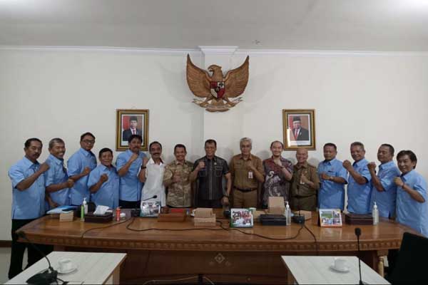 Pengurus KONI Batu usai hearing dengan Komisi C DPRD Batu. (ist) - KONI Batu Hearing ke Komisi C DPRD Kota Soal Persiapan Porprov IX Jatim 2025