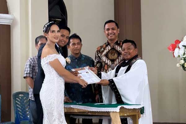 Pernikahan Bharada Richard Eliezer dan Ling Ling. (ist) - Nikahi Ling Ling, Bharada Eliezer Resmi Anut Katolik