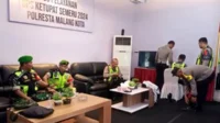 Personel Kodim 0833 Siaga Pos Pelayanan Operasi Ketupat Semeru 2024