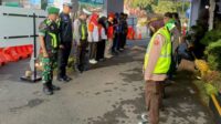 Personel Koramil Klojen jaga keamanan pemudik di pertigaan Stasiun Kota Baru. (ist) - Personel Koramil Klojen Jaga Keamanan Pemudik di Pertigaan Stasiun Kota Baru