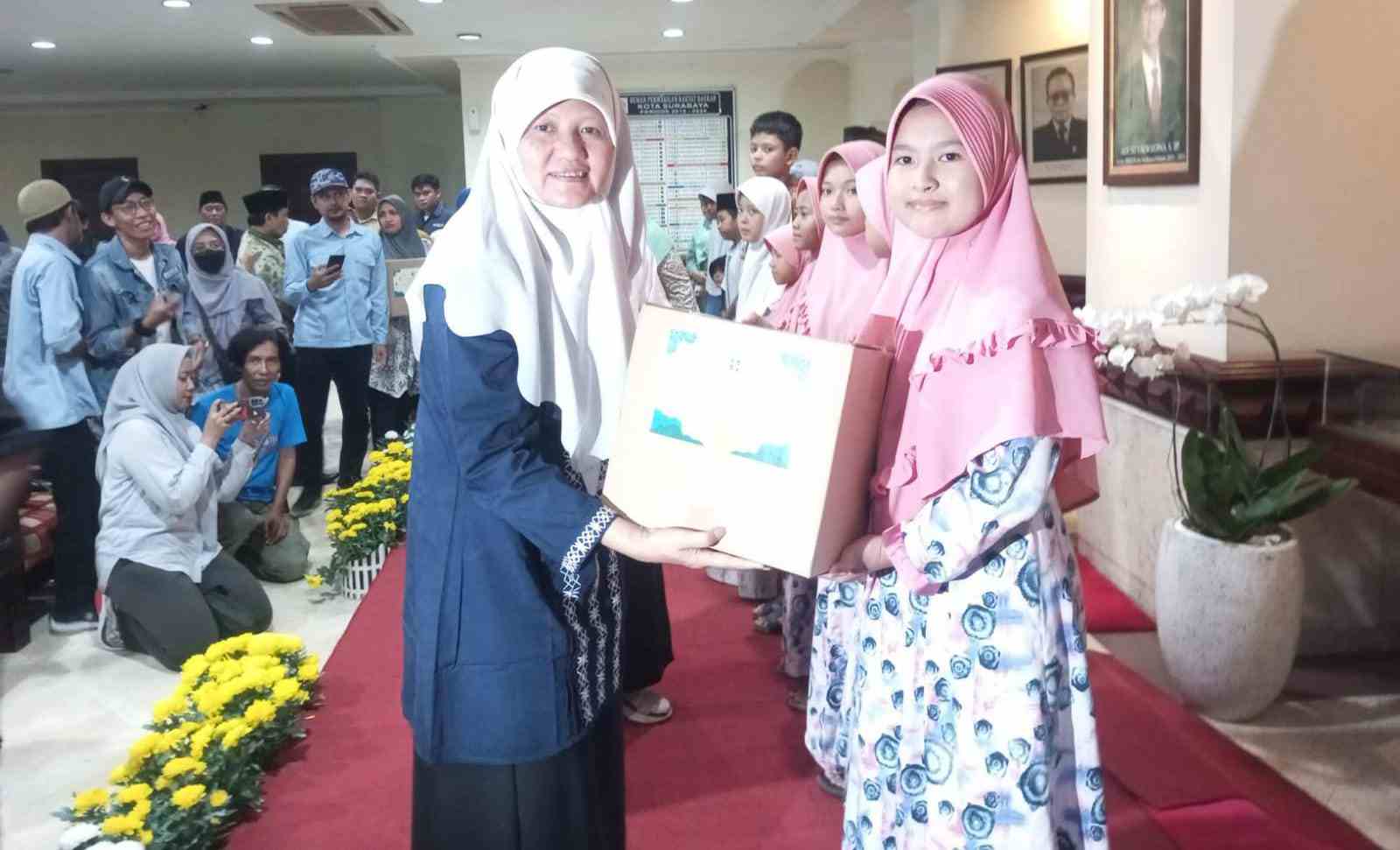 Bentuk Rasa Syukur, DPRD Kota Surabaya Gelar Bukber dan Beri Santunan Anak Yatim