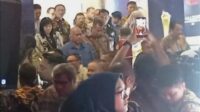 Pj Gubernur bersama rombongan meninggalkan kegiatan HPN Jatim 2024. (amb)