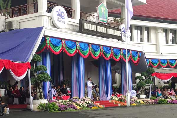 Pj Wali Kota Malang, Dr Ir Wahyu Hidayat MM menyampaikan sambutan. (rhd) - Pj Wali Kota Ajak Komunitas Berselaras Wujudkan Kota Malang Berkelas Peringati HUT ke-110