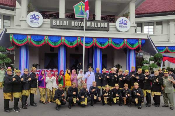 Pj Wali Kota Malang bersama jajaran OPD Pemkot Malang. (rhd) -  Pj Wali Kota Ajak Komunitas Berselaras Wujudkan Kota Malang Berkelas Peringati HUT ke-110