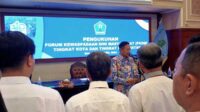 Pj Wali Kota Malang kukuhkan relawan FKDM di ruang sidang balaikota, pada Kamis (4/4/2024). (Seru.co.id/afi) - Pj Wali Kota Malang Kukuhkan 34 Relawan FKDM, Siap Jaga Kondusifitas Masyarakat