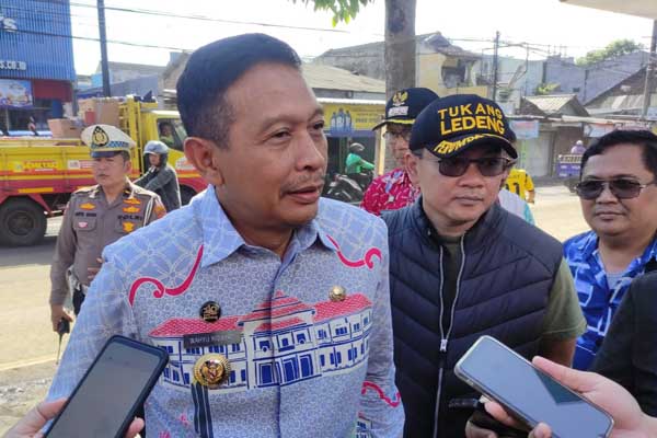 Pj Wali Kota Malang perintahkan perbaikan selesai secepatnya. (rhd) - Pj Wali Kota Malang: Usia Pipa dan Kendaraan Bertonase Berat Penyebab Kebocoran di Ranugrati