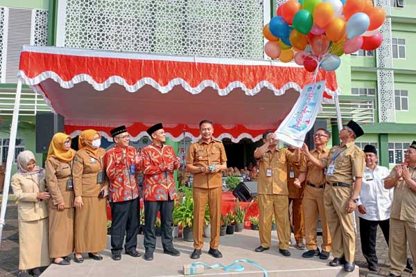Pj Wali Kota Malang bertemu dengan para peserta. (afi) - Pj Wali Kota Malang Cari Bibit Muda Porprov, Melalui Kompetisi FLS2N, O2SN dan FAM