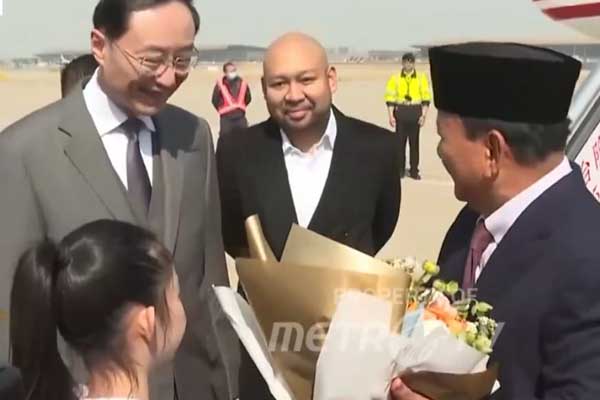Prabowo Subianto di Bandara Beijing untuk penuhi undangan Xi Jinping. (ist) - Xi Jinping Undang Prabowo Setelah Menang, Jalin Kerjasama Solid