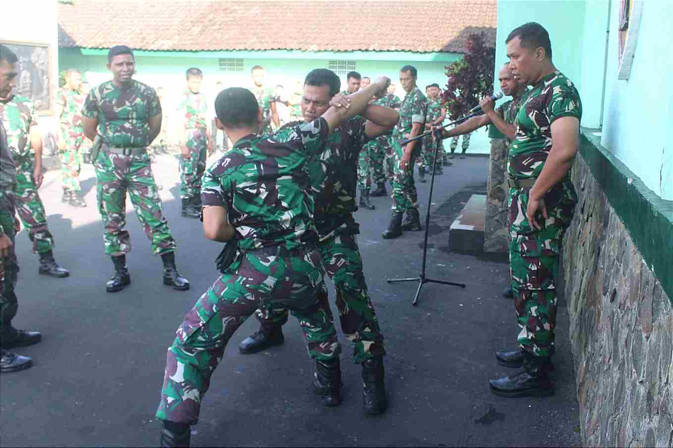 Prajurit Kodim 0833 Kota Malang Latihan Bela Diri Taktis
