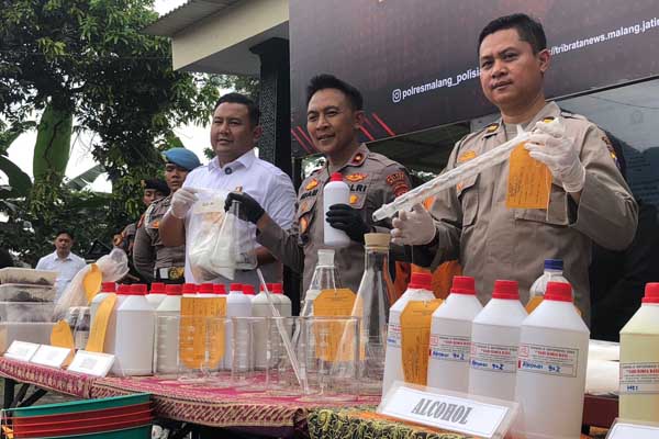 Rilis rumah produksi sabu. (wul) - Rumah Produksi Sabu di Pasuruan Merupakan Jaringan Lapas