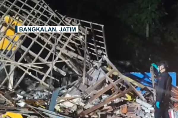 Rumah di Desa Sembilangan, Bangkalan, Madura, rata akibat petasan meledak. (ist) - Petasan Meledak Jelang Pernikahan di Bangkalan, 1 Tewas dan 2 Kritis