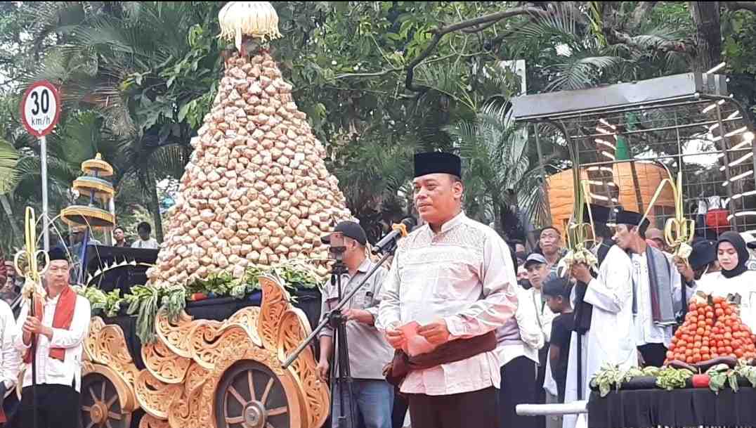 Grebeg Kupat Tumpeng Syawalan Disparta Batu Sedot Ribuan Penonton