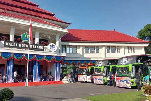 Setiap bus terdiri dari 30 penumpang. (afi) - Pemkot Malang Berangkatkan 540 Pemudik Ayo Mudik Gratis 2024