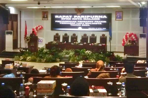 Sidang Paripurna DPRD Kota Malang tentang penyampaian pendapat terkait Laporan Kegiatan Pertanggung Jawaban (LKPJ) Wali Kota Malang 2023. (ws11) - Pj Wali Kota Malang Janjikan Skenario Penyelesaian Pasar Blimbing dan Gadang