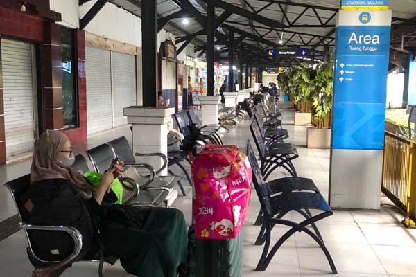 Situasi bus yang terparkir di Terminal Arjosari. (Seru.co.id/wul) - Lonjakan Arus Mudik Terminal Arjosari akan Terlihat H-2 Sebelum Lebaran Idul Fitri