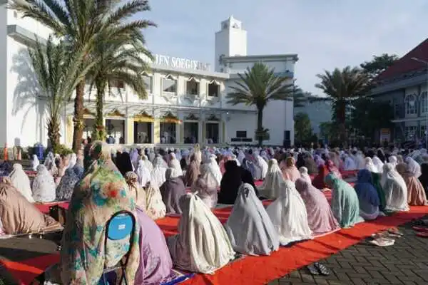 Salat Ied di Masjid Brigjend Soegiyono, Pj Wali Kota Batu Sampaikan Ini