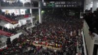 Ribuan Warga Kota Batu Nobar Semifinal Piala Asia U-23 di Pasar Induk Among Tani