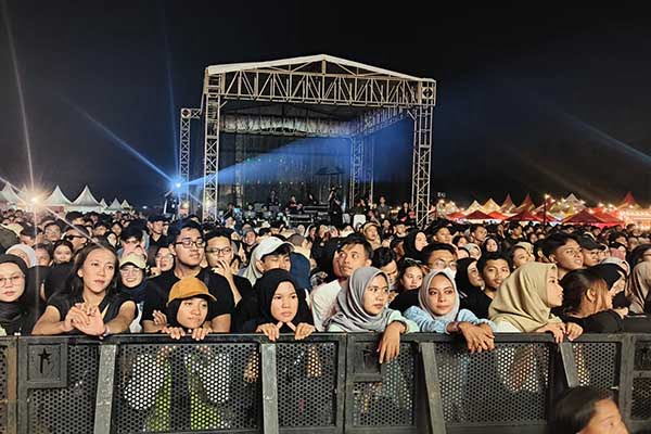 Animo penonton Selagu Lagi Festival hingga malam hari. (ist) - Selagu Lagi Festival Puaskan Ribuan Penonton Lintas Genre