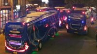 Armada bus yang membawa rombongan Study Tour, mampir makan di salah satu resto di Kota Batu. (Seru.co.id/dik) - Imbauan Pj Gubernur Jabar Terkait Study Tour Sempat Membuat Pelaku Wisata Batu Cemas