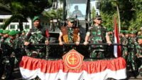 Asops Panglima TNI Riksiapops Satgas Pamtas RI-MLY di Yon Zipur 5/ABW, didampingi Danrem 083/Bdj. (penrem083) - Asops Panglima TNI Riksiapops Satgas Pamtas RI-MLY di Yon Zipur 5/ABW