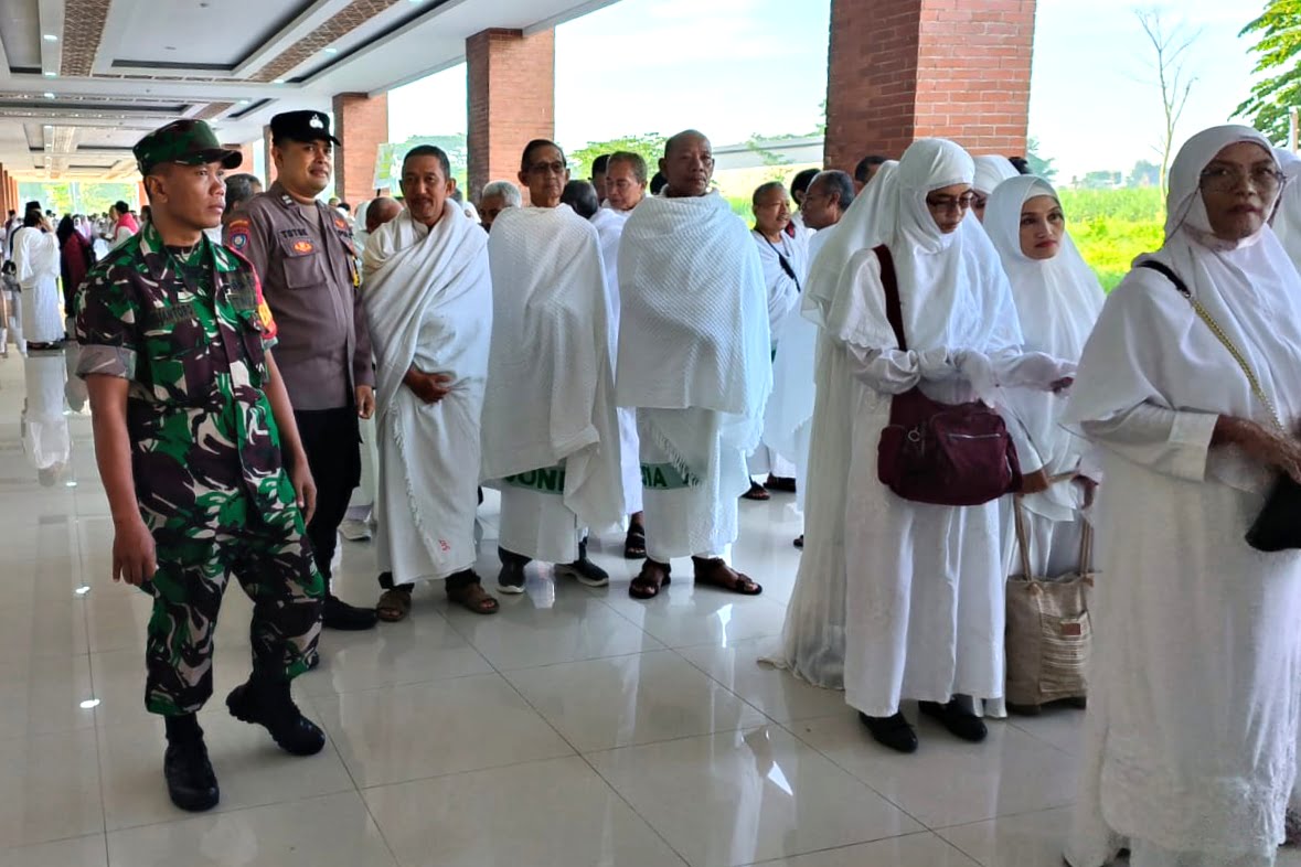 Babinsa Kedungkandang Dampingi Penutupan Bimbingan Manasik Haji 2024