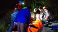 Babinsa Koramil Lowokwaru Bantu Evakuasi Korban Meninggal di Jembatan Tunggulmas