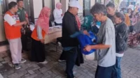 Babinsa Koramil Sukun Dampingi Pendistribusian Zakat Sembako