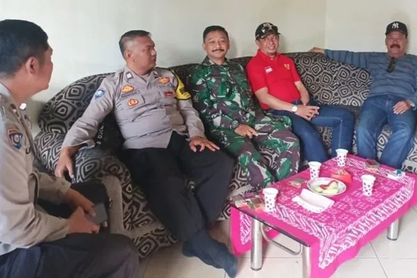 Babinsa Koramil Sukun Komsos Bersama Tomas Gadang