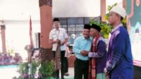 Bupati Karna memberi pembekalan dan melepas secara simbolis 863 orang calon jemaah haji (CJH) asal Kabupaten Situbondo, Senin (20/5/2024). (Seru.co.id/aza) - Bupati Karna Lepas 863 CJH, Berharap menjadi Haji Mabrur