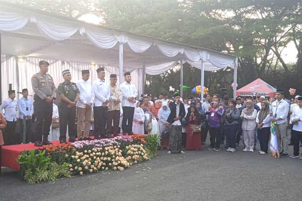 Dandim 0833 hadiri Upacara Pemberangkatan Calon Jemaah Haji Reguler 2024. (ist) - Dandim 0833 Hadiri Upacara Pemberangkatan Calon Jemaah Haji Reguler 2024
