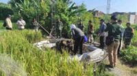 Dandim 0833 tinjau pembangunan rumah mesin pompa air bantuan Kementan dan TNI-AD. (ist) - Dandim 0833 Tinjau Pembangunan Rumah Mesin Pompa Air Bantuan Kementan dan TNI-AD