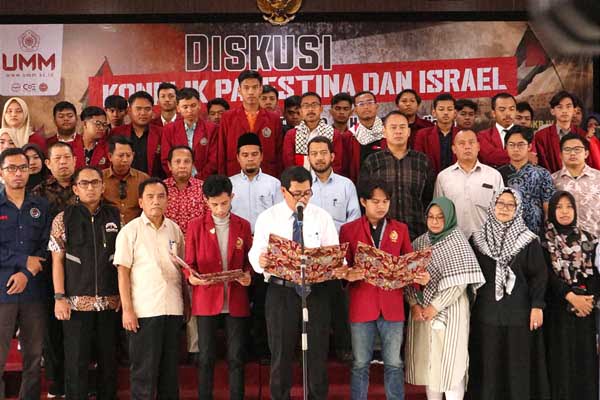 Deklarasi dipimpin oleh Rektor Universitas Muhammadiyah Malang, Prof Dr Nazaruddin Malik MSi bersama dengan sivitas akademika UMM. (ws11) - 172 Perguruan Tinggi Muhammadiyah dan Aisyiyah se-Indonesia Deklarasi Dukung Palestina