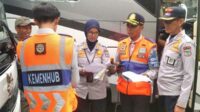 Dishub Batu mendampingi Koordinator Satuan Pelayanan (Korsatpel) Terminal Arjosari Tipe A BPTD Kelas II Wilayah XI Jawa Timur melaksanakan Ramp Check Bus Pariwisata di Batu. (ist) - Hasil Ramp Check Mencengangkan, 80 Bus Pariwisata Masuk Batu Tidak Laik Jalan