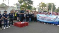 Fun Walk diberangkatkan langsung oleh Pj Bupati Jombang, Sugiat di Alun-alun Kabupaten Jombang. (Seru.co.id/ful) - May Day, Pj Bupati Sugiat Ingatkan Pentingnya Nilai-nilai Kebersamaan dan Kepedulian
