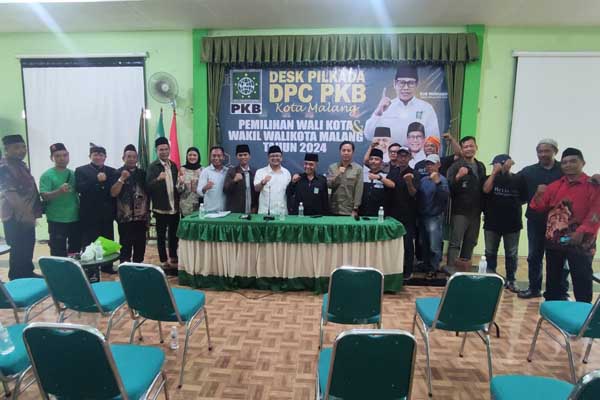 Gus Farih didukung berbagai elemen masyarakat saat mendaftar ke DPC PKB Kota Malang. (rhd) - Daftar Pilkada Lewat PKB, Gus Farih Incar Kursi N2