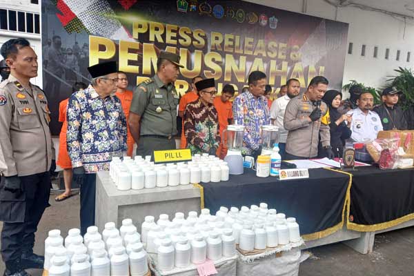 Kasdim 0833/Kota Malang hadiri pemusnahan narkotika di Mapolresta Makota. (ist) - Kasdim 0833/Kota Malang Hadiri Pemusnahan Narkotika di Mapolresta Makota