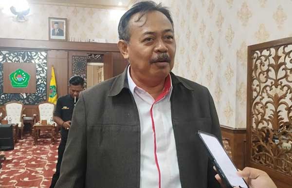 Kepala Inspektorat, Achmad Faisol saat dimintai keterangan. (Seru.co.id/udi) - Diduga Lemah Lakukan Audit, DPRD Pamekasan Ingatkan Inspektorat Jaga Kepercayaan Masyarakat