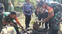 Koramil Lowokwaru dan Masyarakat Tunjungsekar Tanam Pohon Cegah Longsor