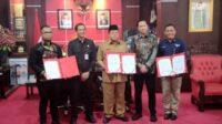 MoU kerja sama diteken langsung oleh Rektor ITN Malang, Wali Kota Blitar, Kepala Dinas Kebudayaan dan Pariwisata Kota Blitar dan Kepala LPPK ITN Malang di Kota Blitar, Selasa (8/5/2024). (ist) - ITN Malang Jajaki Kerja Sama dengan Pemkot Blitar dalam Peningkatan Pariwisata