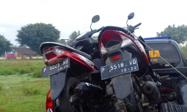 Motor pelaku yang ditinggalkan usai gagal curi hewan ternak. (ist) - Komplotan Maling di Jember Gagal Curi Hewan Ternak, Kabur Tinggalkan Motor