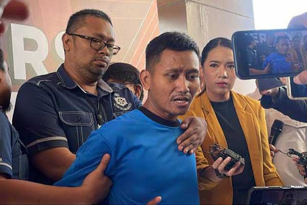 Pegi Setiawan alias Perong, memaksa berbicara saat konferensi pers. (ist) - Polda Jabar Sebut DPO Satu, Pegi: Saya Bukan Pelaku Rela Mati
