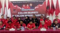 Pendaftaran H Gunawan Wibisono sebagai bakal calon Bupati Malang, ke kantor DPC Perjuangan Kabupaten Malang didampingi Poros Perjuangan. (ist) - Gunawan Wibisono Daftarkan Diri sebagai Bacabup Malang ke DPC PDIP Kabupaten Malang