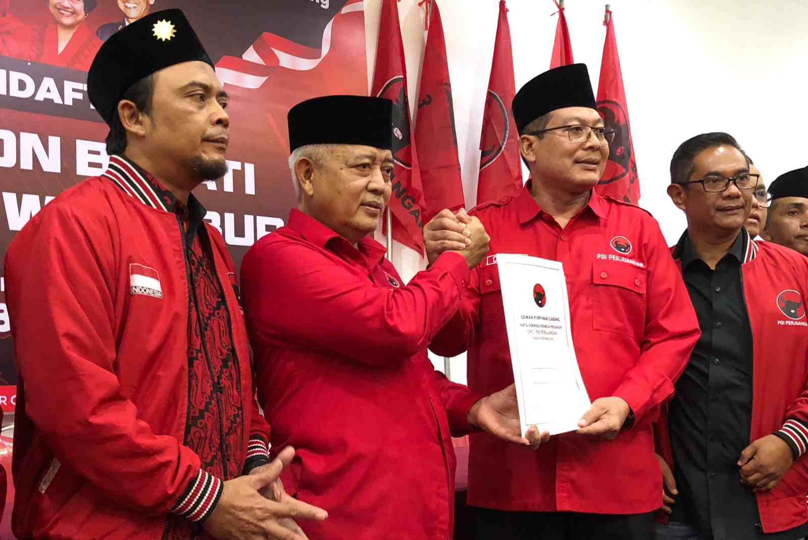Sanusi Serahkan Formulir Pendaftaran Bakal Calon Bupati Malang ke PDIP Kabupaten Malang