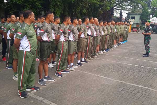 Personel Kodim 0833 Kota Malang senam aerobik jaga kebugaran. (ist) - Personel Kodim 0833 Kota Malang Senam Aerobik Jaga Kebugaran