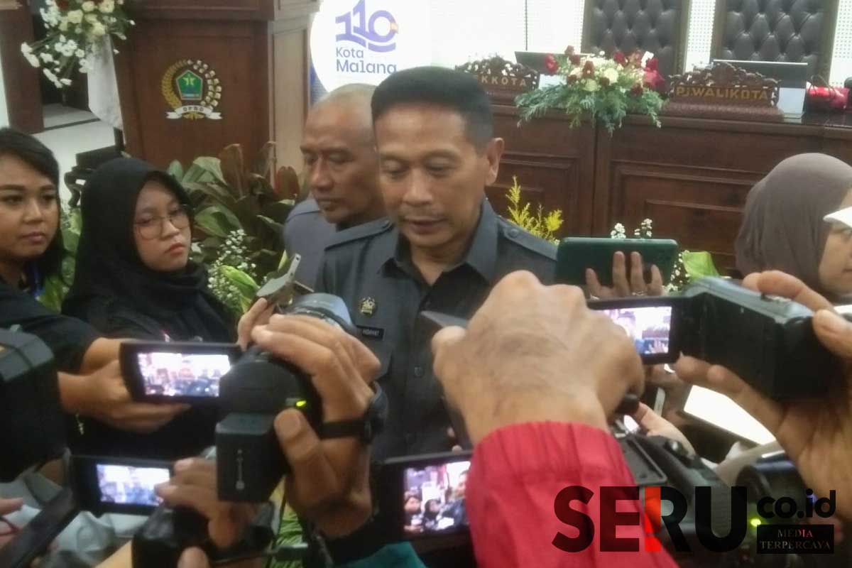Pj Wali Kota Malang, Dr Ir Wahyu Hidayat MM di depan awak media. (ws11) - DPRD dan Pemkot Malang Sepakat Pentingnya Perda Kota Layak Anak