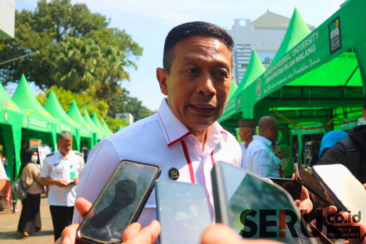 Pj Wali Kota Malang, Dr Ir Wahyu Hidayat MM menjawab awak media. (Seru.co.id/ws11) - Pj Wali Kota Malang dan Unisma Sinergi untuk Kemajuan Kota Malang