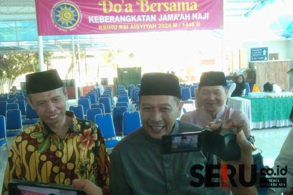 Pj Wali Kota Malang menjawab pertanyaan awak media. (ws11) - Begini Pesan Pj Wali Kota Malang Kepada 237 CJH KBIH Aisyiyah
